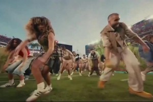 坏兔子在超级碗中场秀调侃詹姆斯：巴里亚在詹姆斯之前拿到冠军了