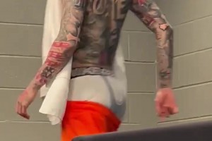 裤子也不穿好😯三球答车祸问题，中途直接起身离开！